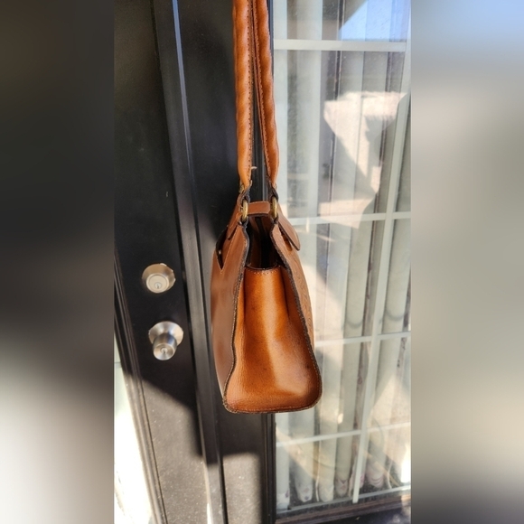 Patricia Nash Rienzo Leather Shoulder Bag. Model: Rienzo. Group: Burnished - Picture 9 of 9